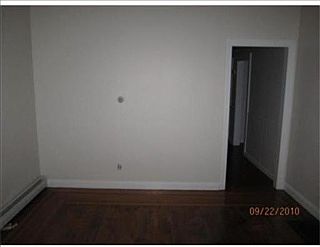 5th image of 13 1/2 Essex Ave