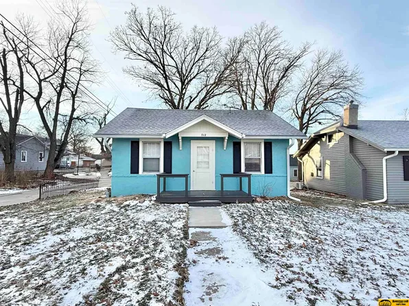 712 14th St, Fairbury, NE 68352