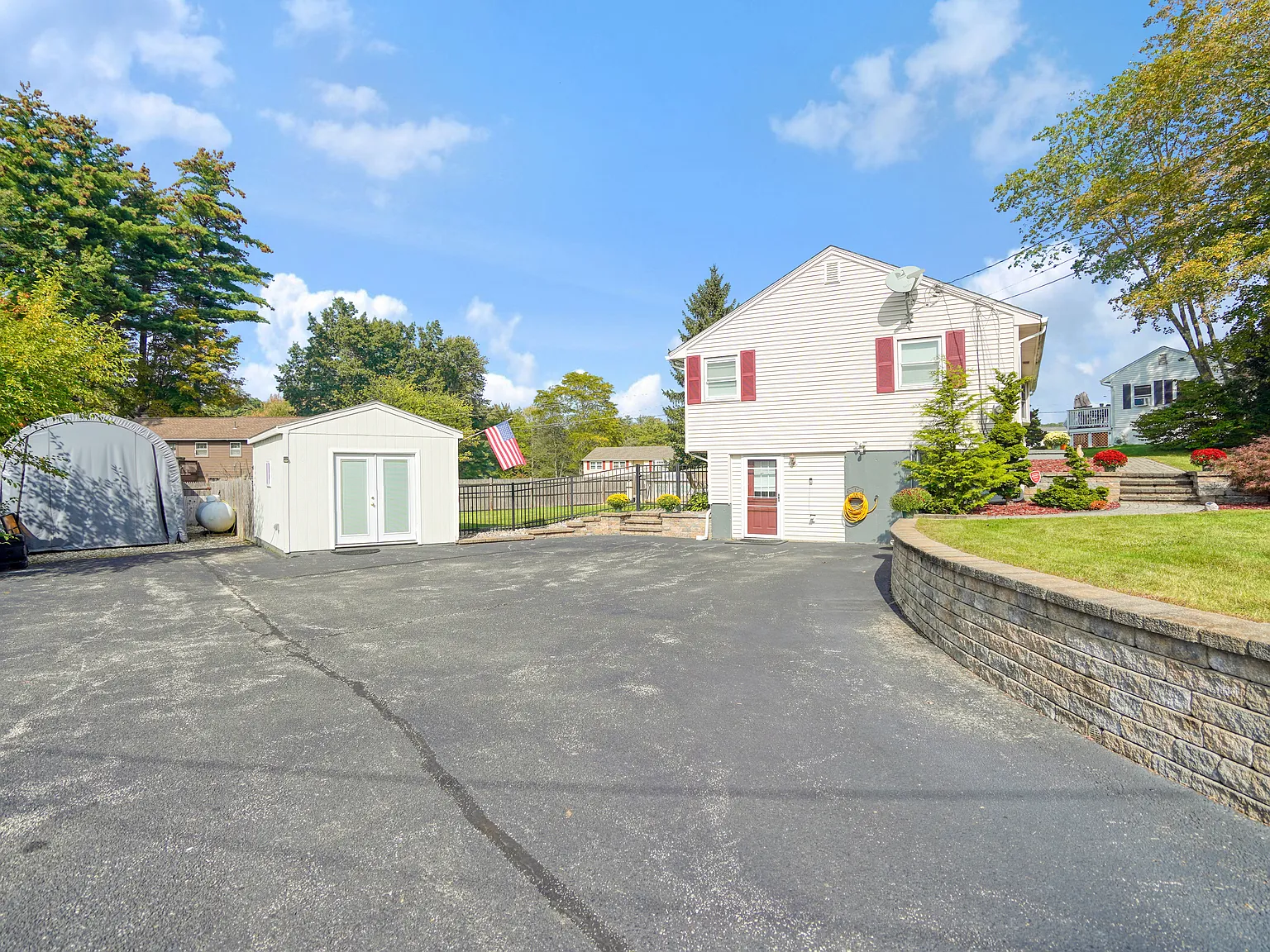 3 bed, 1.5 bath, 2180 sqft, $4,195 — Photo 4