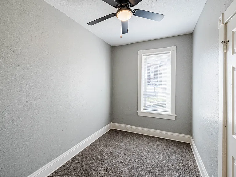 2215 Vinton St — Photo 9