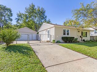 739 Southwind Dr, Carpentersville, IL 60110