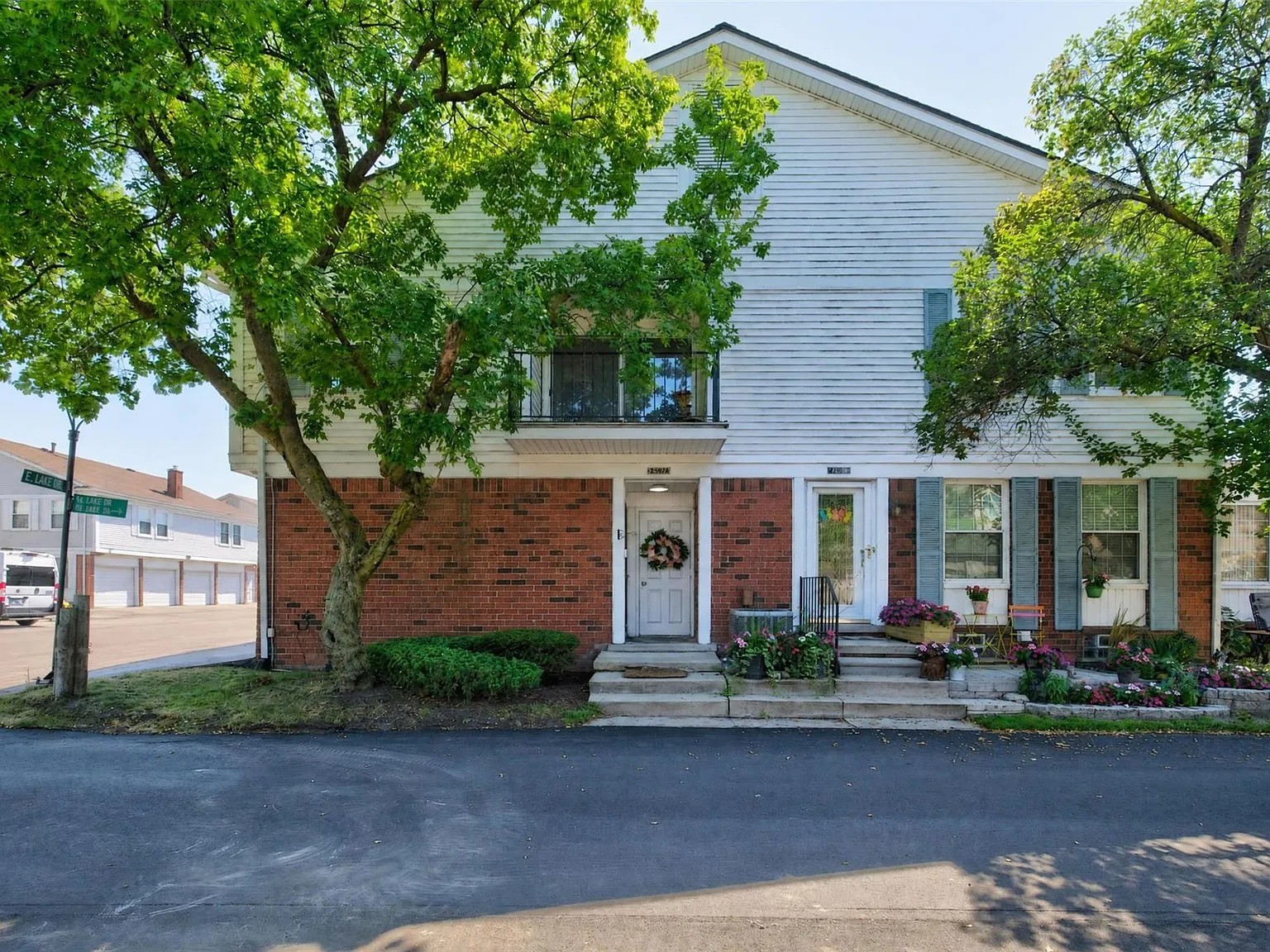 2 bed, 1.0 bath, 1000 sqft, $1,400 — Photo 1