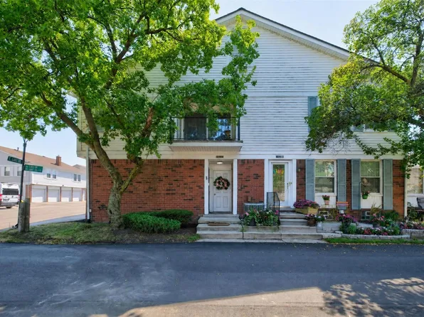 26070 N Lake Dr, Harrison Township, MI 48045