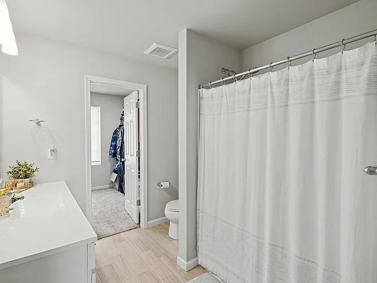 202 Creek Pointe Cir — Photo 3
