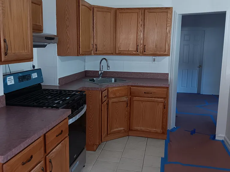 1811 Wallace Ave — Photo 4