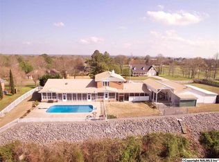 261 Scenic Bluff Dr, Guntersville, AL 35976