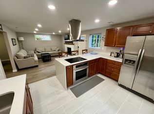 1526 NE Brockman Pl, Seattle, WA 98125