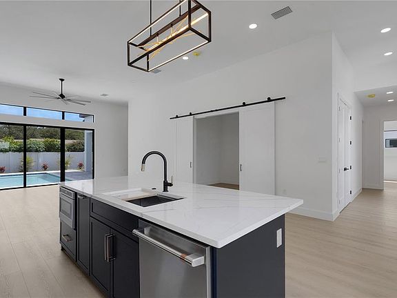 4th image of 2069 HIBISCUS STREET
