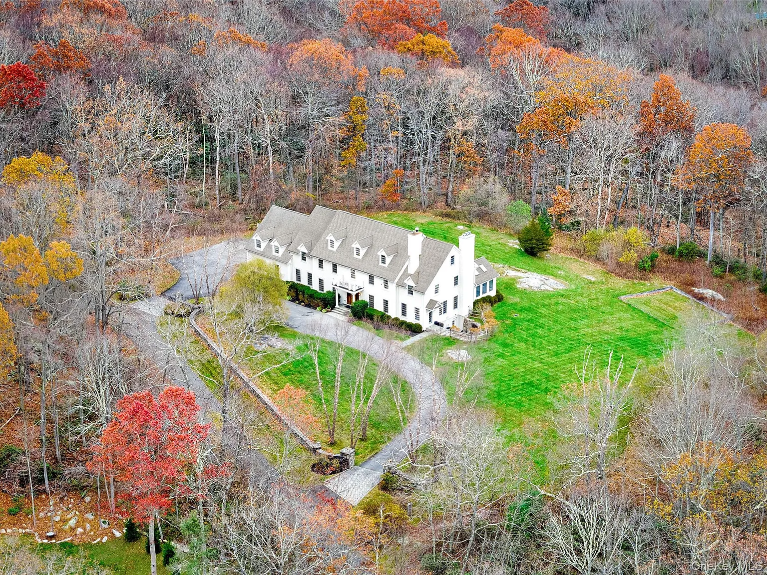 6 bed, 7.5 bath, 8900 sqft, $20,000 — Photo 2