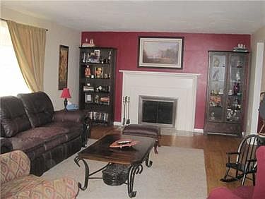 2nd image of 1506 Balsam Dr