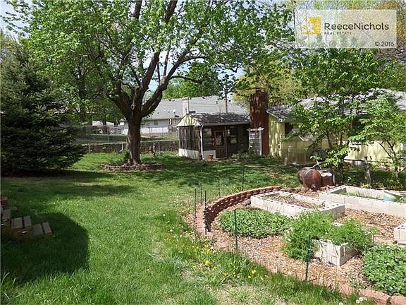 A Backyard Oasis! Very hard to find a backyard like this!