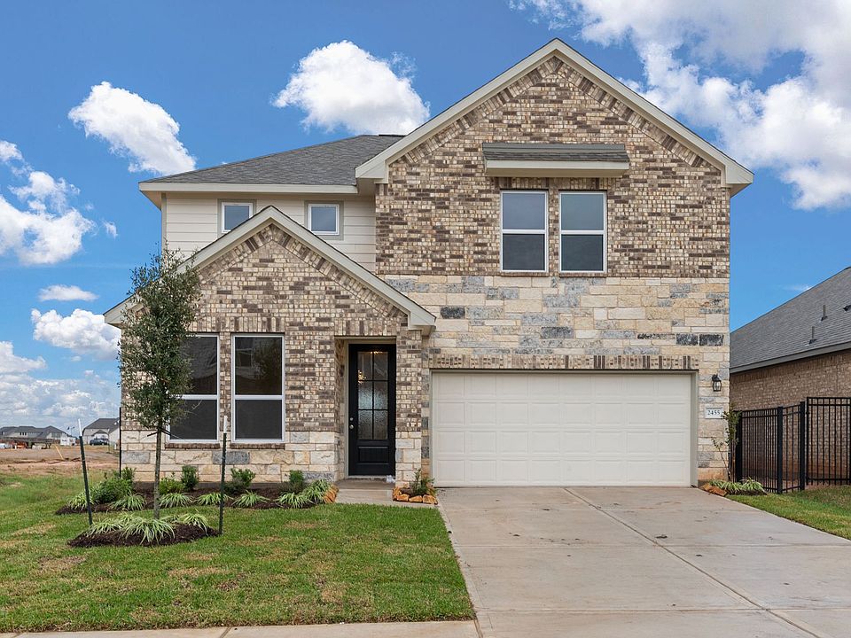 Welcome home to 2455 Solaris Bend Drive located in the master planned community of Sunterra and zone