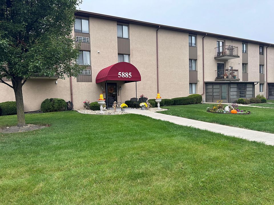 1st image of 5885 Beechcroft Rd APT 218