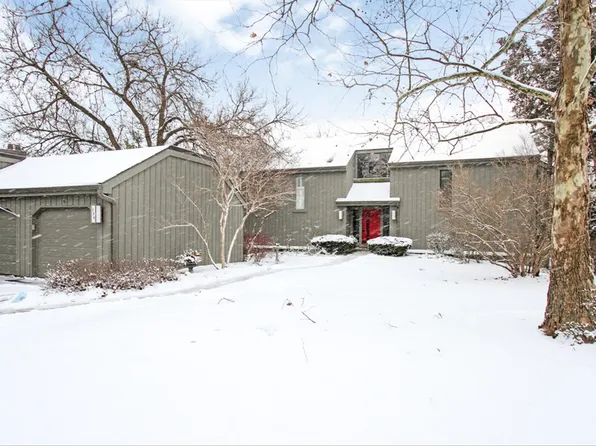 299 Mallard Point #D, Lake Barrington, IL 60010