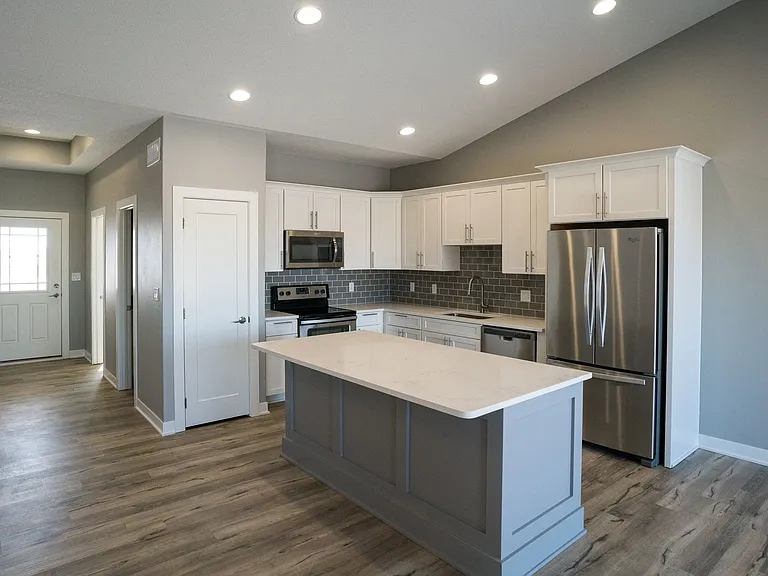 695 SE Tallgrass Ln — Photo 5