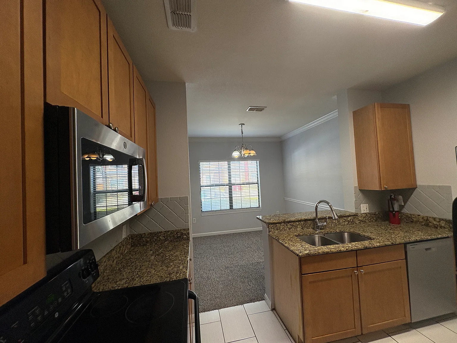 3 bed, 1412 sqft, $1,950 — Photo 4