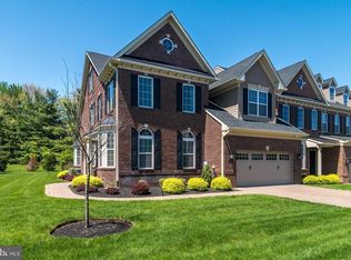 2 Rittenhouse Cir, Newtown, PA 18940