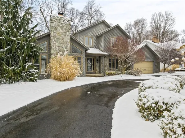 74 Parkside Ln, Rochester, NY 14612