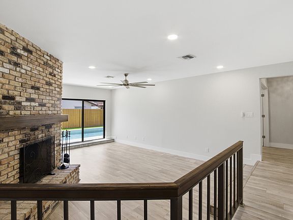 4th image of 2658 SW 11th Place N