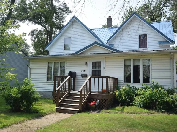 718 3rd Ave E, Sisseton, SD 57262