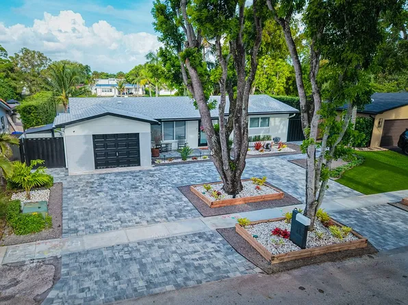 1721 NW 114th Ave, Pembroke Pines, FL 33026