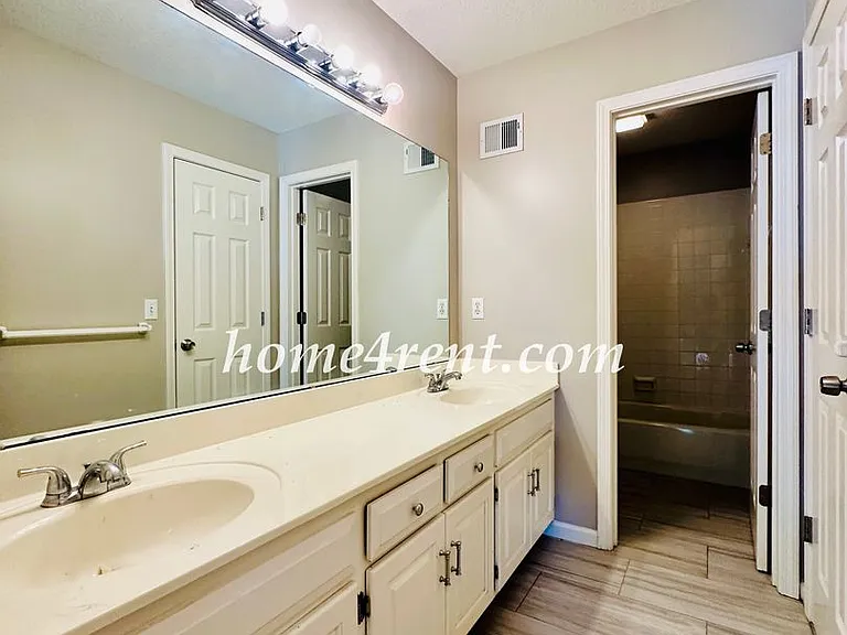 8511 W 128th St — Photo 38