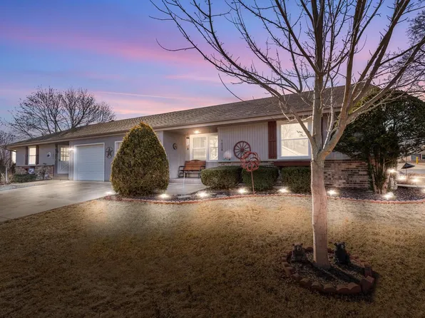 1835 Hilltop DRIVE, West Bend, WI 53095