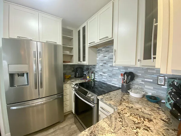 605 Country Village Dr — Photo 5