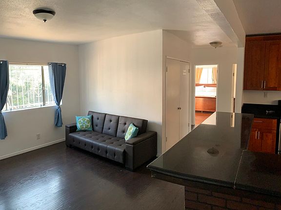 4th image of 653 N Commonwealth Ave