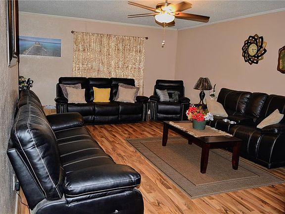 3rd image of 2548 Mossglen Dr