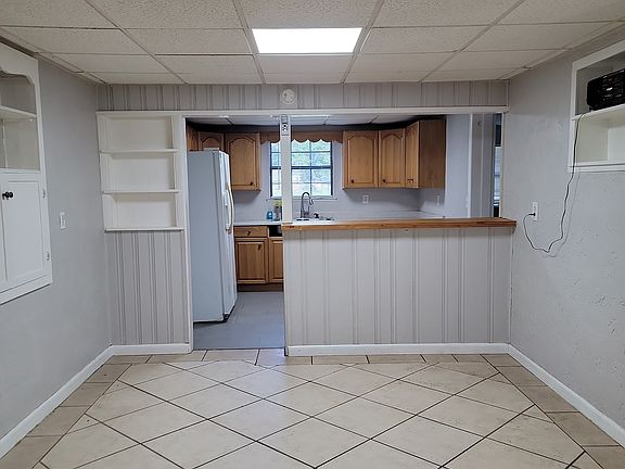 4th image of 44140 Angus Ave