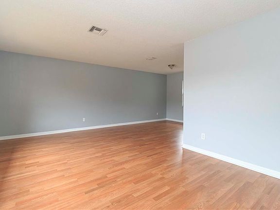 4th image of 5458 N Woodcrest Dr