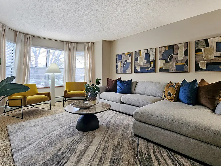 Claremont Apartments — Photo 10