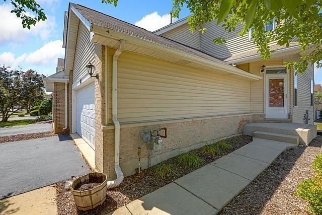 3 bed, 1157 sqft, $2,395 — Photo 3