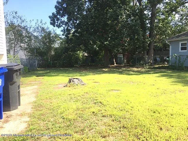 547 Harding Ave — Photo 2