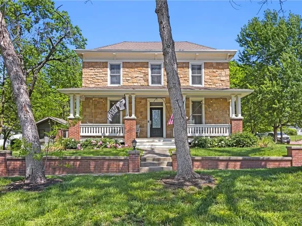 904 High St, Baldwin City, KS 66006