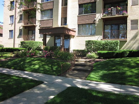4th image of 5800 W 105th St APT 1A