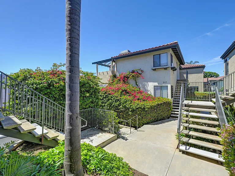 315 Acacia Ave — Photo 4