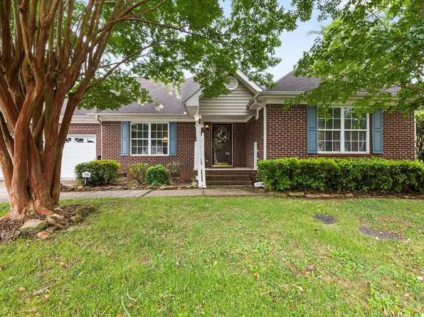 1702 Jackson Square Dr, Hixson, TN 37343