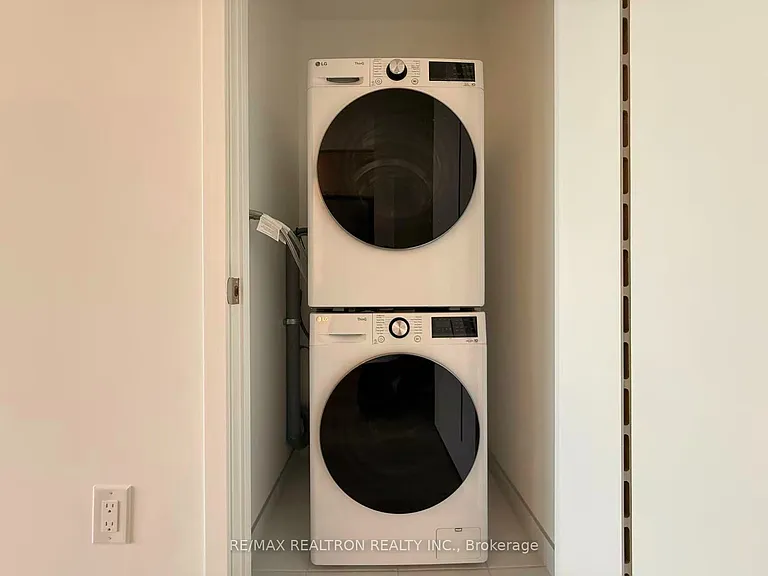 10 Oak St #2502 — Photo 17