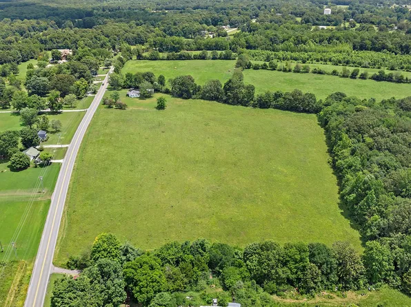 921 Yellow Creek Rd, Dickson, TN 37055