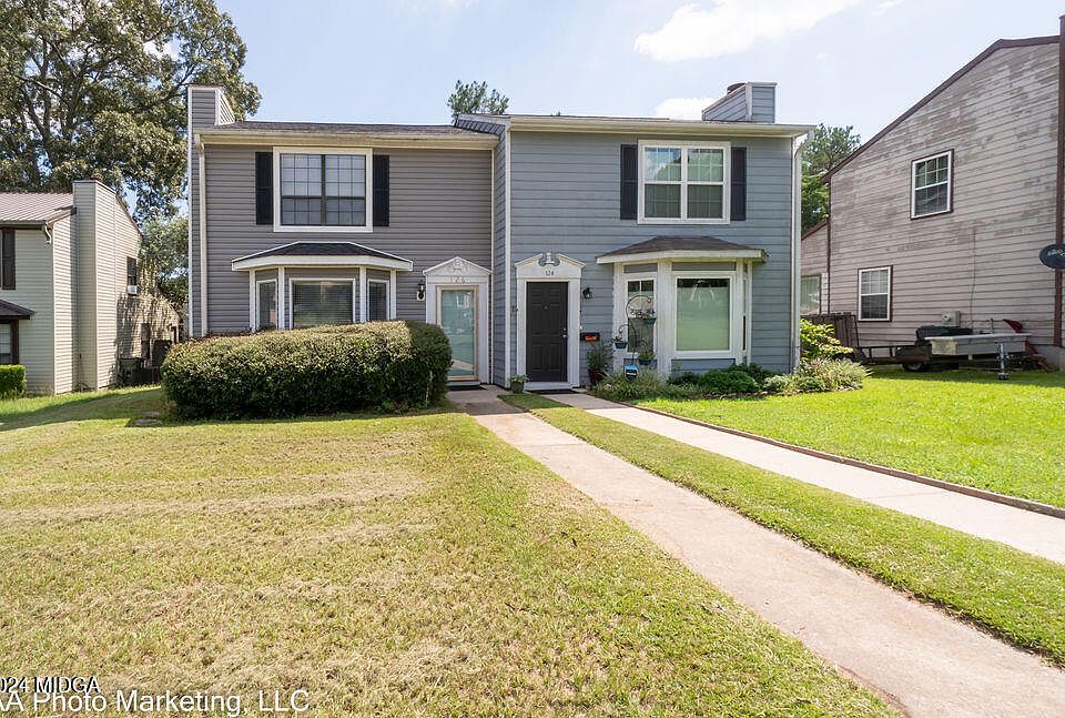1st image of 126 Carriage Hill Dr