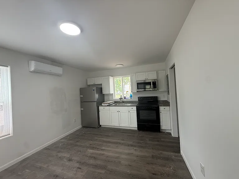55 Brewster St #1 — Photo 8