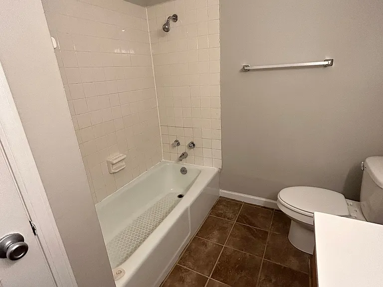 Oakcrest Apartments — Photo 7