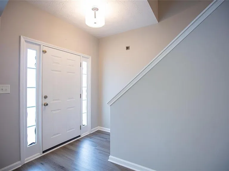 649 Kenridge Dr — Photo 3