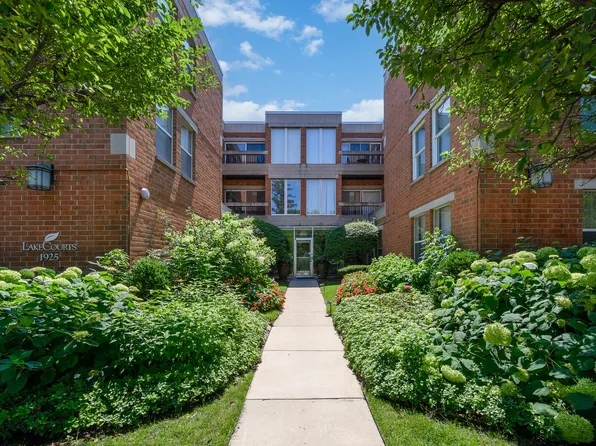 1925 Lake Ave Unit 212, Wilmette, IL 60091