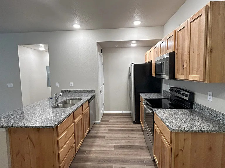 Pelican Bluff Apartments — Photo 15