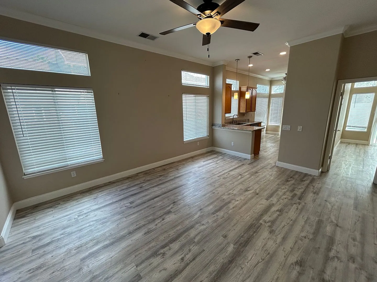 Beautiful Updated 2 Bed 2 Bath Summerset Home! 55+ Community — Photo 4