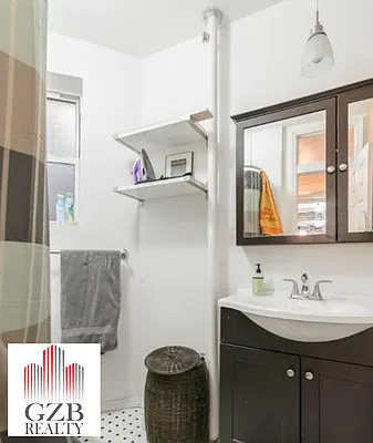 Rented by Avenues Real Estate | media 19