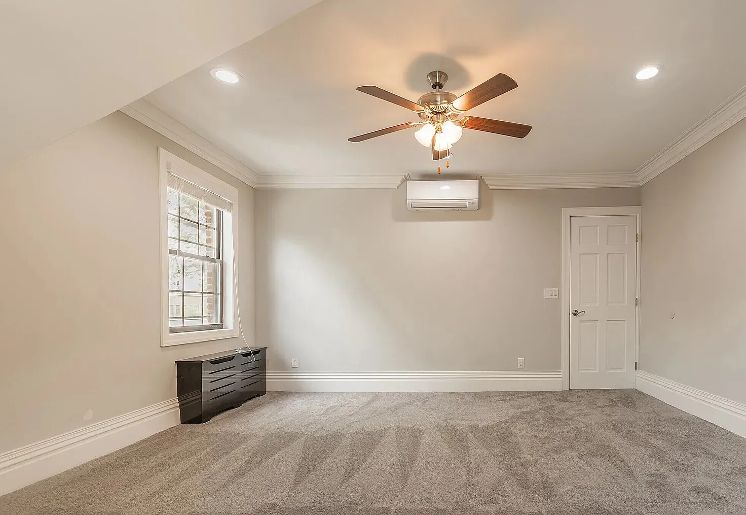 2 bed, 1.5 bath, 850 sqft, $1,350 — Photo 1